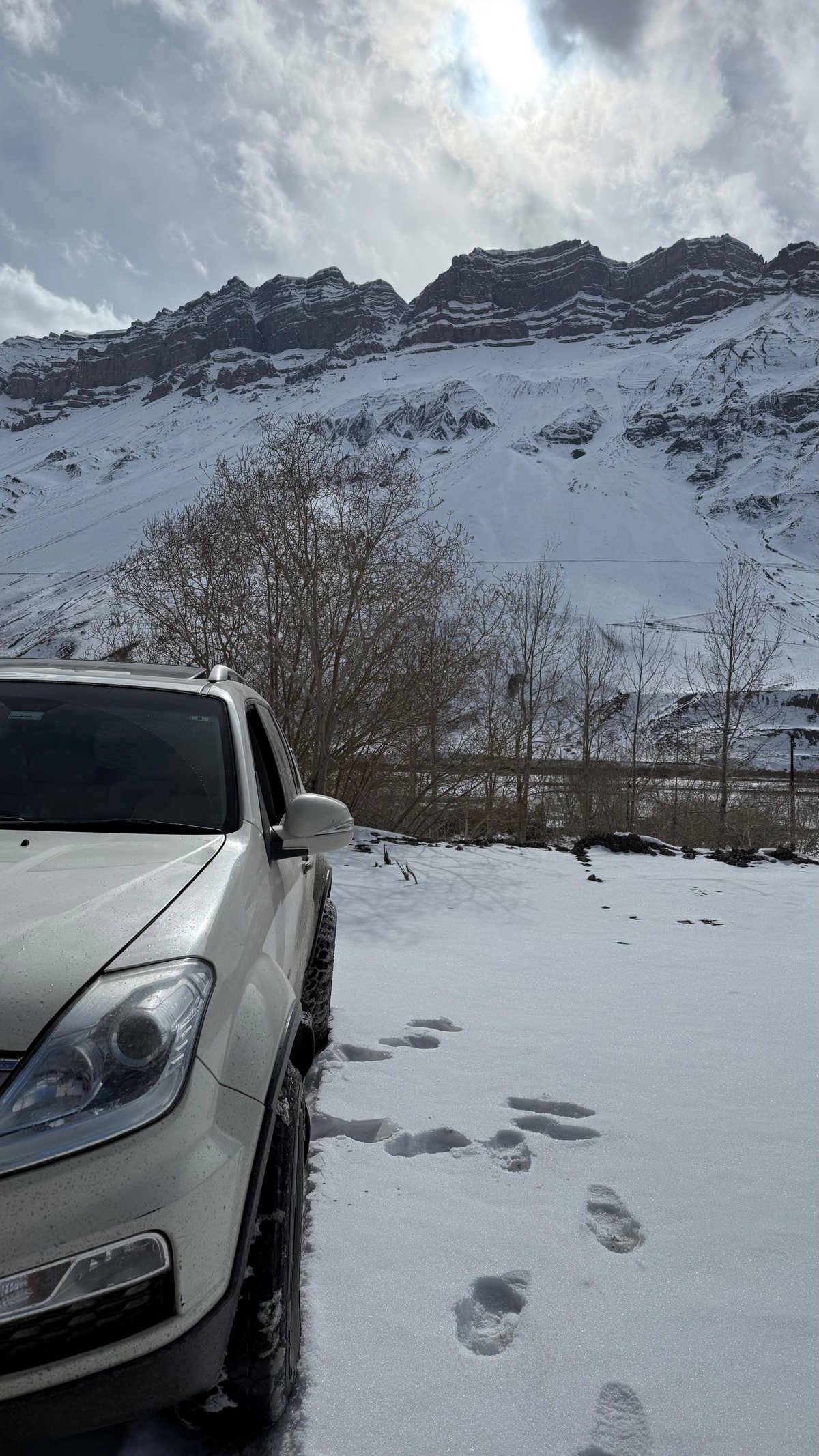 Expedition vehicle, snow road &mdash; White Hawk Expeditions
