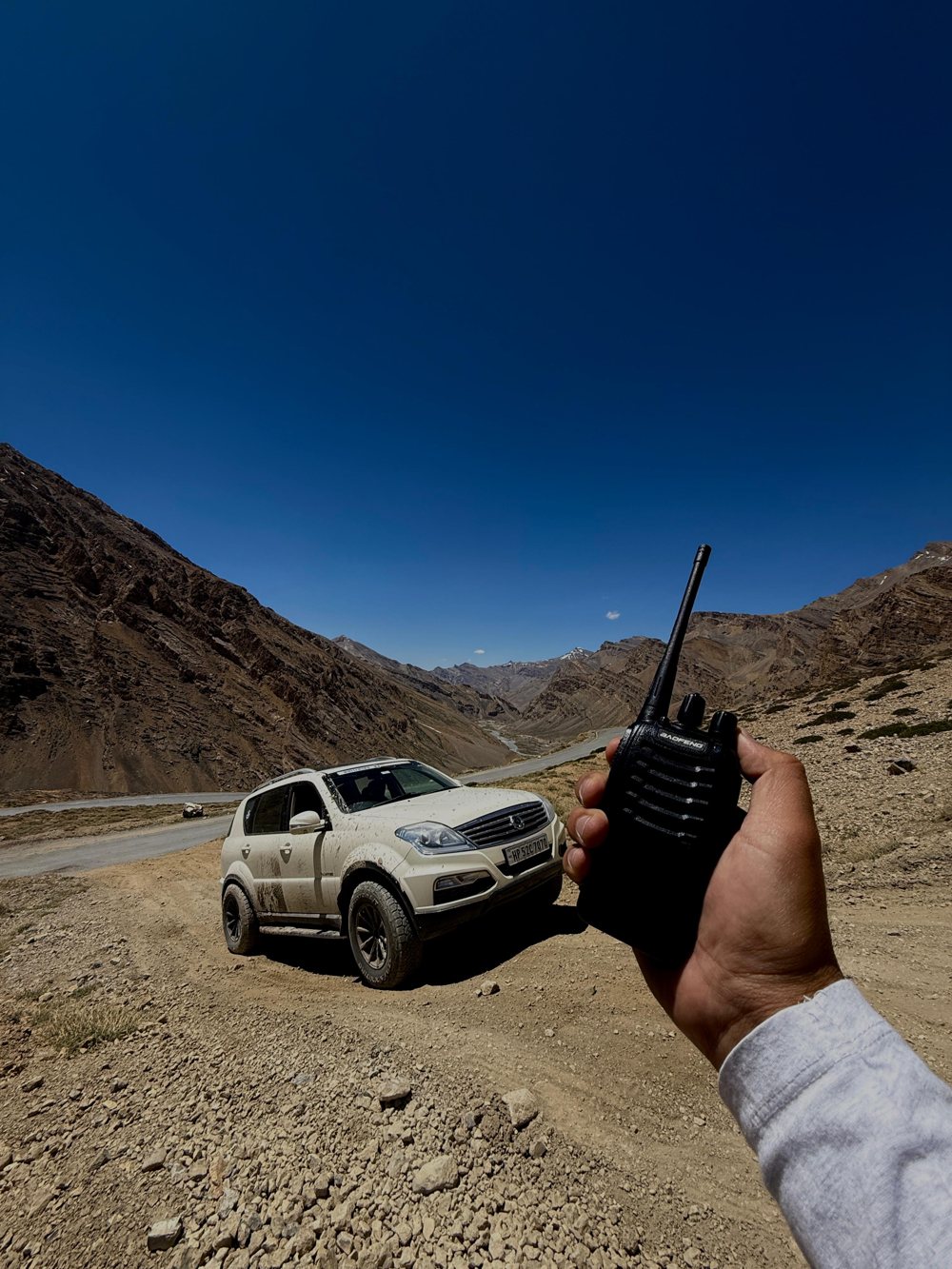 Expedition coordination on the road in Ladakh